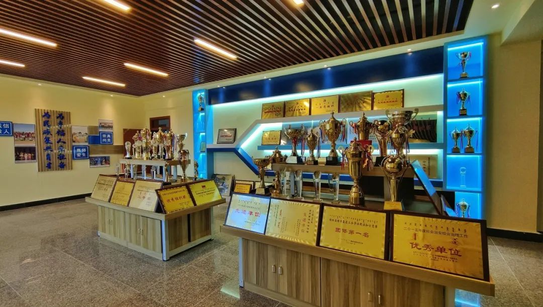 荣誉展厅.png
